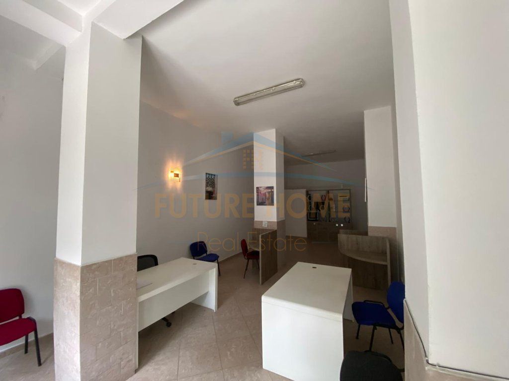 Affitto, Locale Commerciale, Ex Esposizione,
