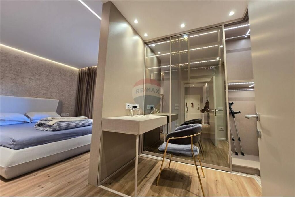 Apartament 2+1 me qera Pazari Ri