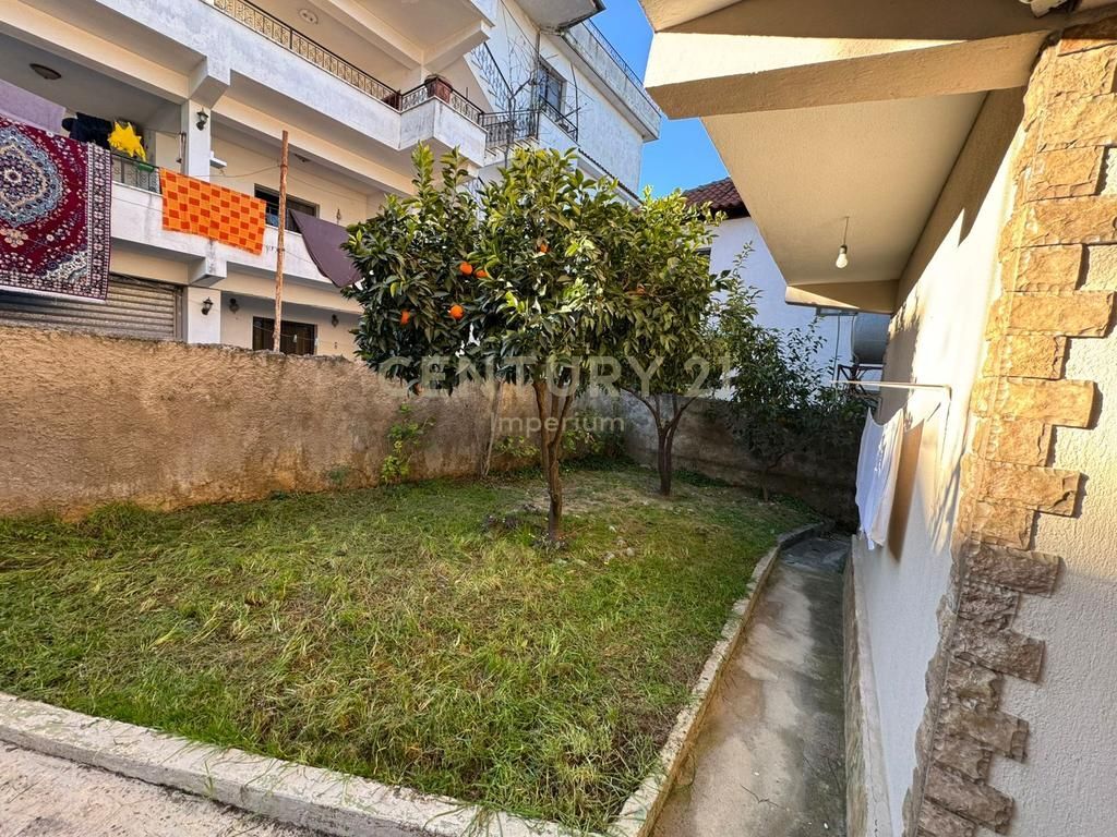 EKSKLUZIVE , Vilë 2-katëshe për shitje – Mundësi ideale banimi dhe investimi