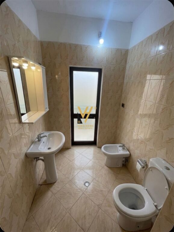 SHITET APARTAMENT 2+1+GARSONIERE TE RR.DURRESIT 200.000 EURO