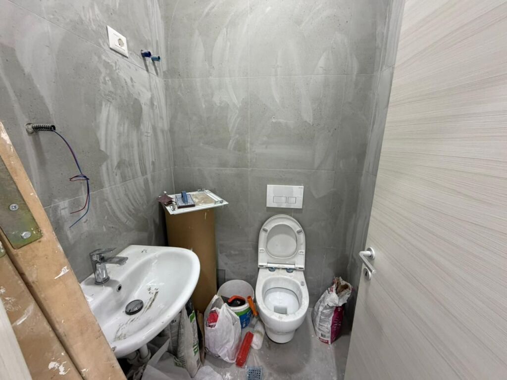 Ambient biznesi per qira tek River Residence ne Astir.