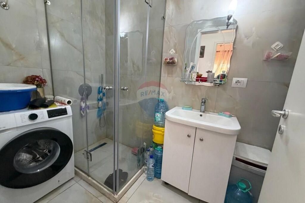 Shitet Apartament 2+1 tek Kompleksi Mangalem
