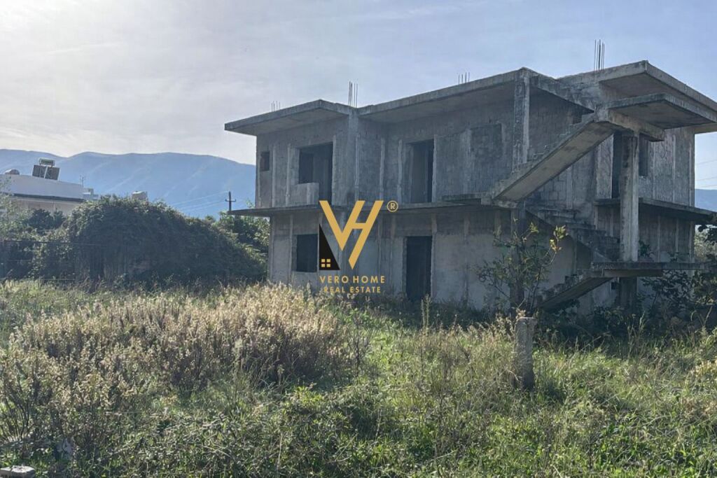 TWO-STORY BUILDING FOR SALE IN ORIKUM 235,000 EURO