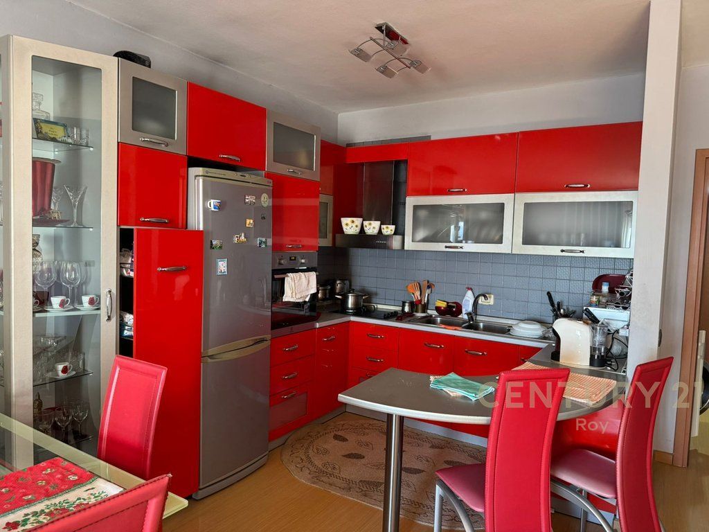 SHITET APARTAMENT 3+1+2 NE QENDER , DURRES !