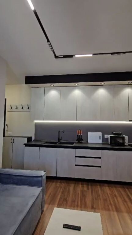 Shitet apartament 1+1 në Komunës e Parisit.