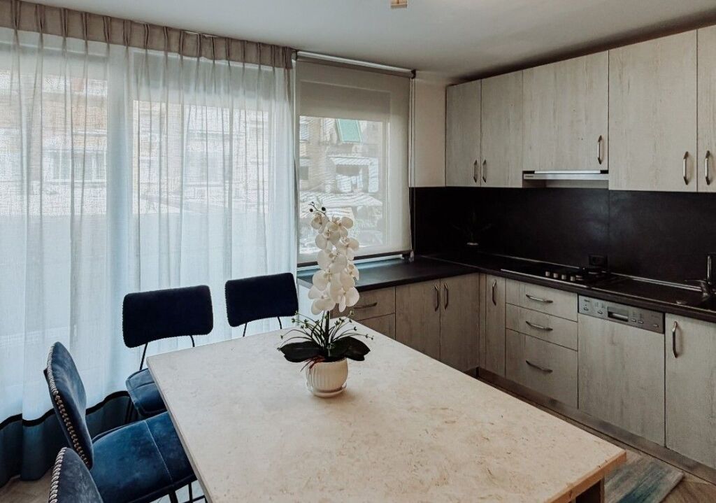 🏡 Apartament luksoz 2+1 + garderobë me qira në Qendër (Myslym Shyri)