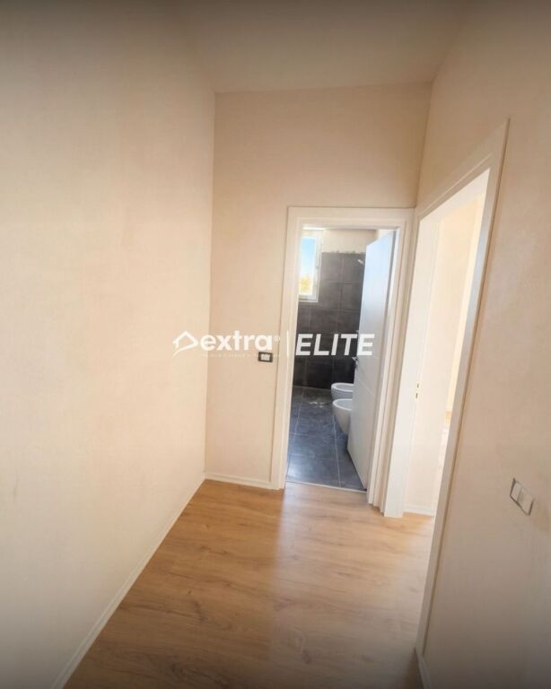 Shitet Apartament 3+1+2 Komuna e Parisit, Tiranë