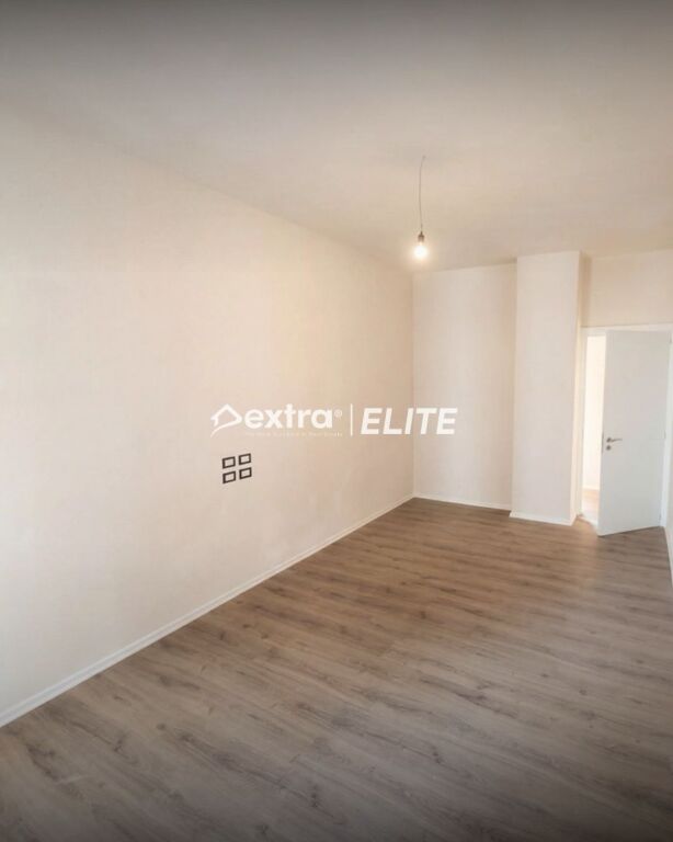 Shitet Apartament 3+1+2 Komuna e Parisit, Tiranë