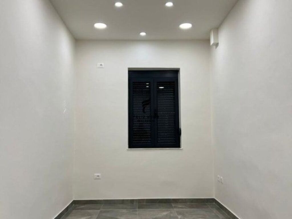 DYQAN ME QERA 67 M2 STADIUMI DINAMO 2.500 EURO FH-64601