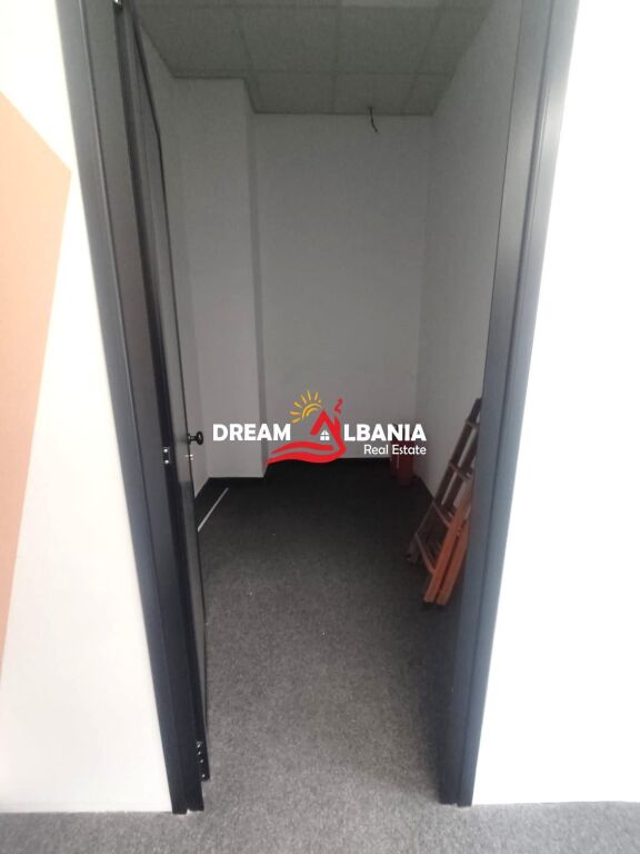 Ambient Biznesi me Qera pranë Kompleksit Arlis (ID 42611411)