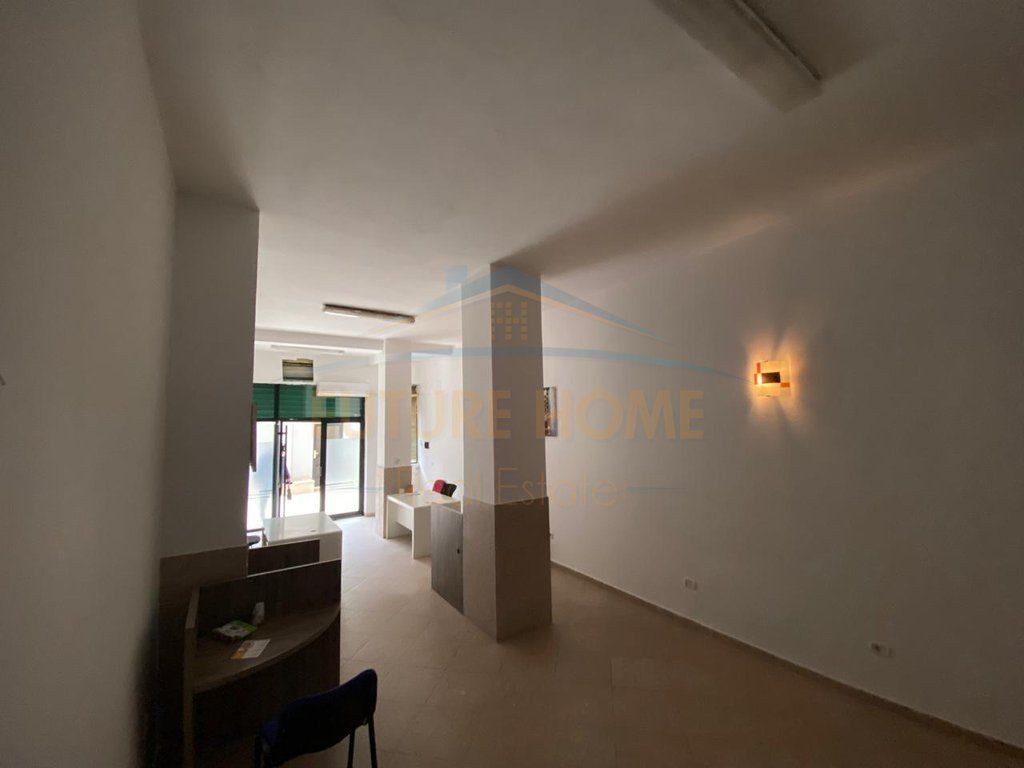 Affitto, Locale Commerciale, Ex Esposizione,