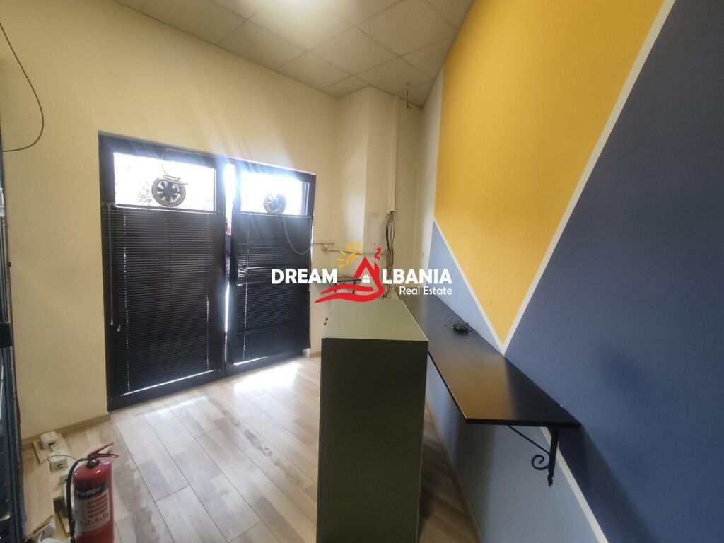 Ambient Biznesi me Qera pranë Kompleksit Arlis (ID 42611411)
