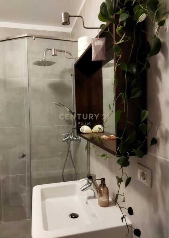 APARTAMENT 1+1 ME QIRA TEK TREGU ELEKTRIK
