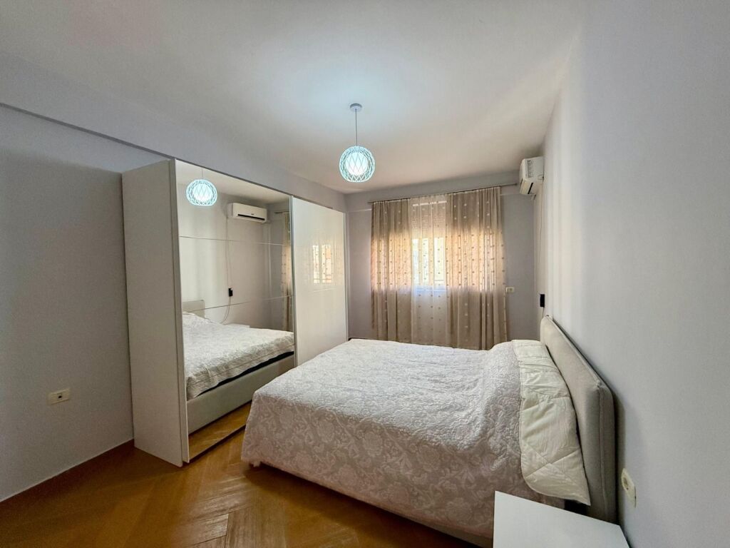 Apartament 1+1 me qera Komuna e Parisit