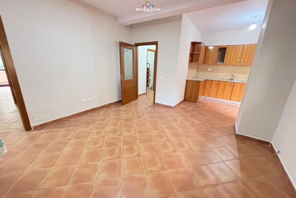 Zyre Me Qera tek Komuna e Parisit ( ID BZ2869) Tirane