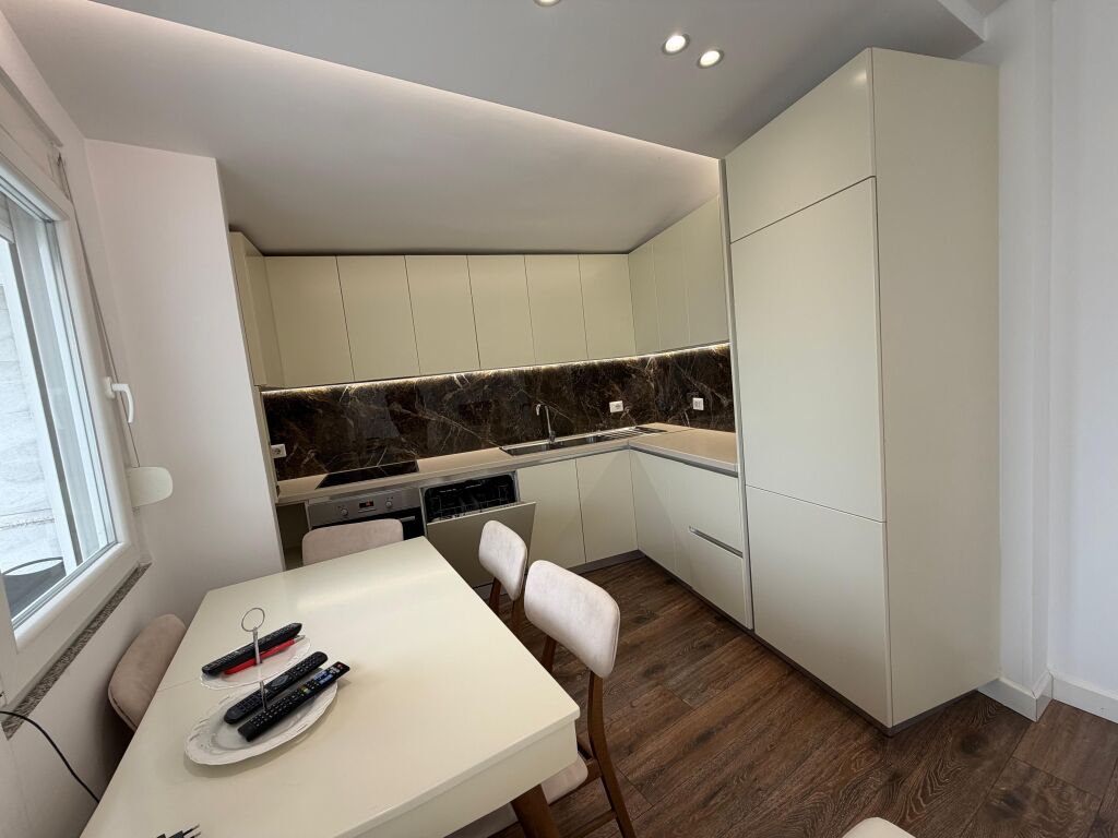 🏡 Attic for Sale with Parking – Super Panoramic View  📍 Dry Lake, Tirana 🏢 6th Floor (last)  ✨ Free and panoramic view, perfect orientation  📐 Area: * Apartment: 70 m² * Veranda: 70 m² * Common: 15 m² * Total: 155 m² 🚗 Parking: 28 m²  💶 Price: 250,000 €