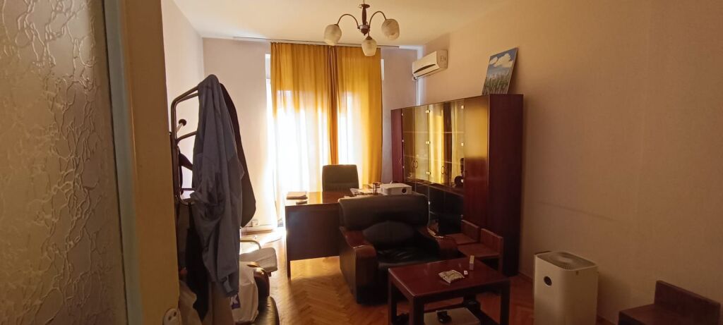 UFFICIO IN AFFITTO  VIA ELBASAN 100 M2 70.000 LEKE