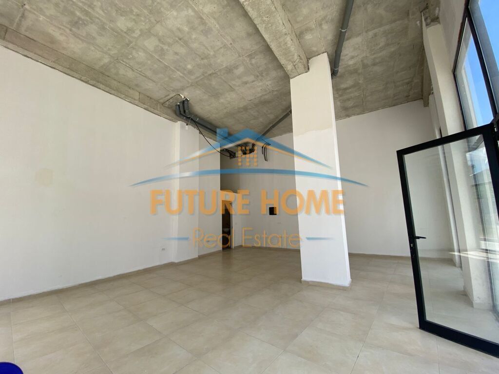 For sale, Premises, Paris Commune
