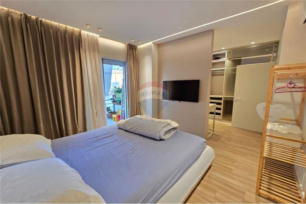 Apartment - For Rent - 9 Floors, Tirana