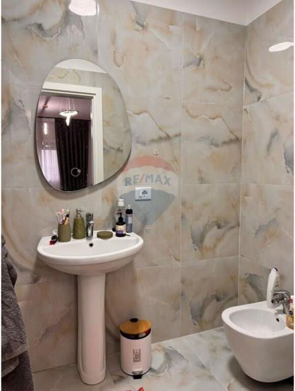 Jepet me qira apartament 2+1 tek Kodra e Diellit!