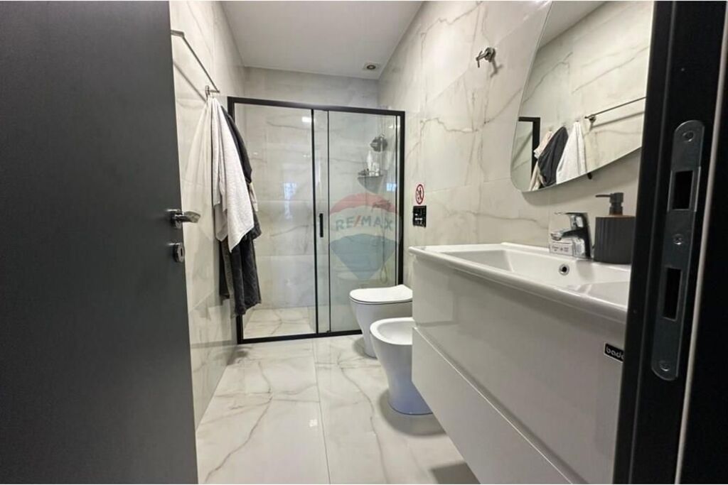Shitet Apartament në Kompleksin Fiori di Bosco!