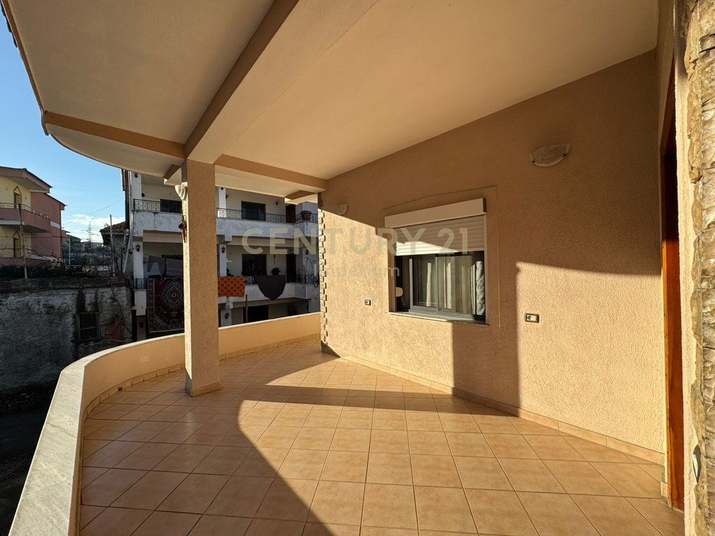 EKSKLUZIVE , Vilë 2-katëshe për shitje – Mundësi ideale banimi dhe investimi