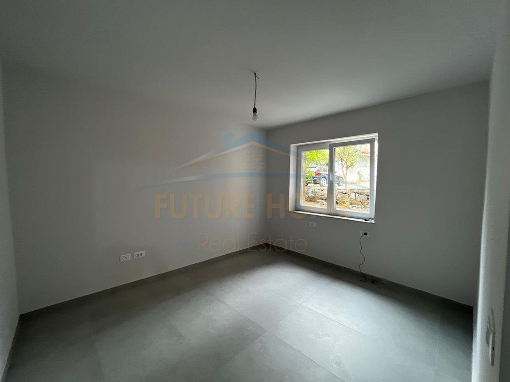 Qera, Ambient Biznesi, Tek Materniteti i Ri, Bulevardi Zhan Dark, Tirane.