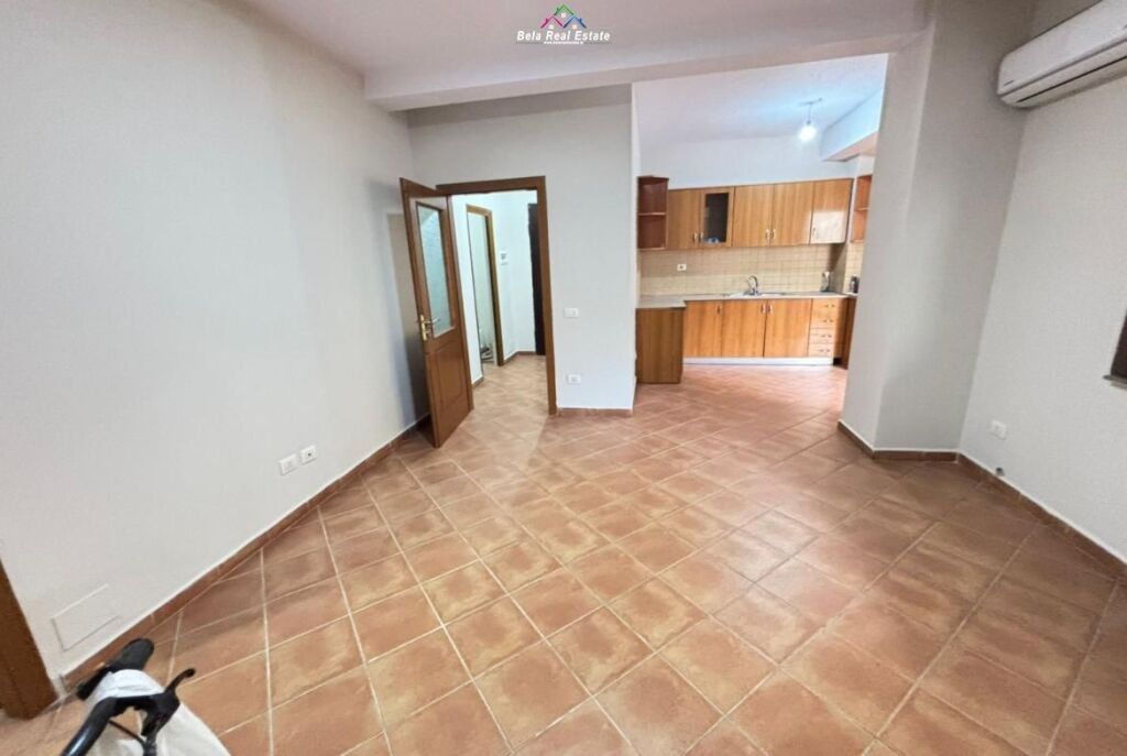 Zyre Me Qera tek Komuna e Parisit ( ID BZ2869) Tirane