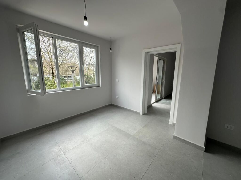 Jepet per Zyra , Apartament 4+1, Perball Maternitetit te ri