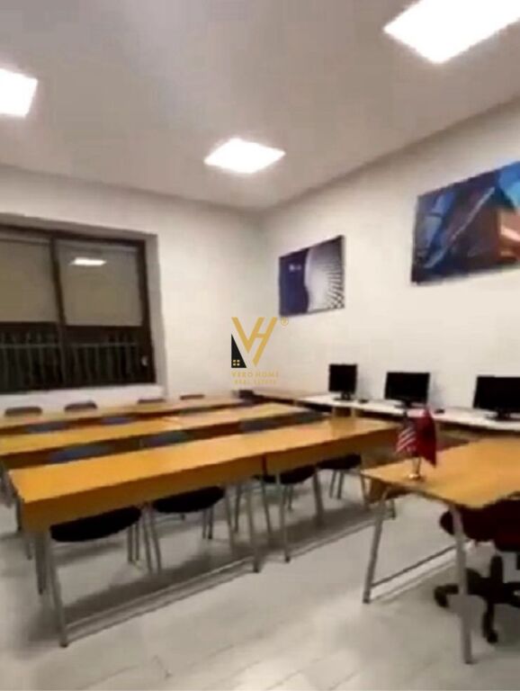 UFFICIO 100 M2 IN AFFITTO IN VIA SAMI FRASHERI, BLOK 780 EURO