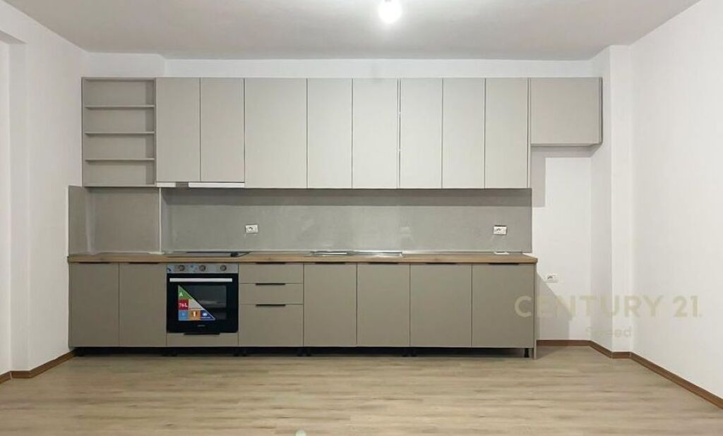 Apartament 2+1+2 Ne Rrugen 5 Maji per Qira. 400 € /Muaj