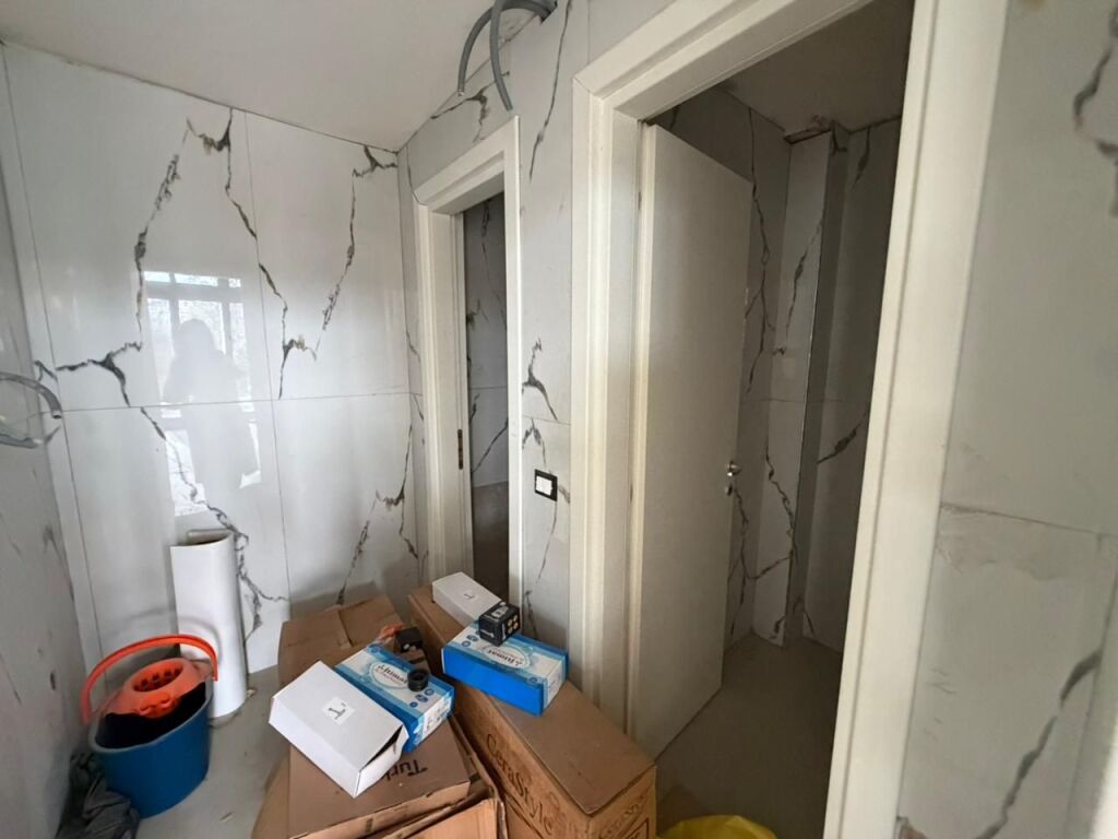 🏢 IN AFFITTO – Locale Commerciale  📍 Vicino all'ex Campo di Aviazione💸Prezzo: 1100 euro/mese