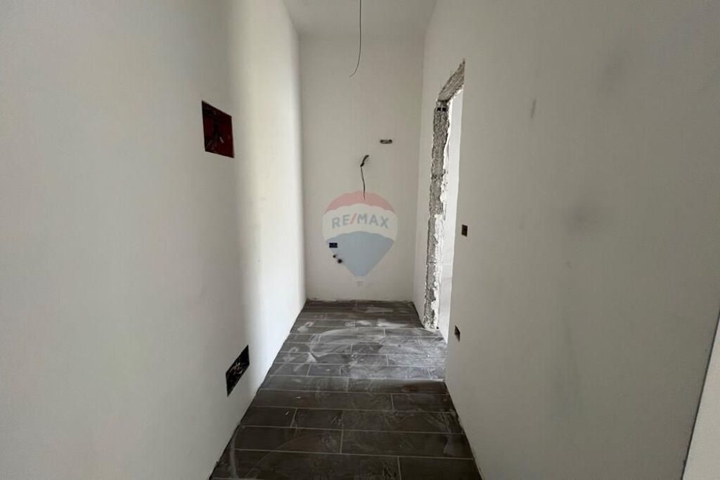 🏡 Studio Apartment for Sale – Lungomare, Vlorë