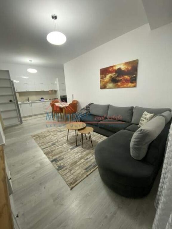 Apartament 2+1 me qera tek Pazari i Ri
