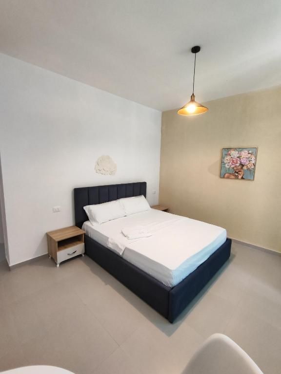 Shitet Apartament 1+1 170 000 Euro Drimadhes