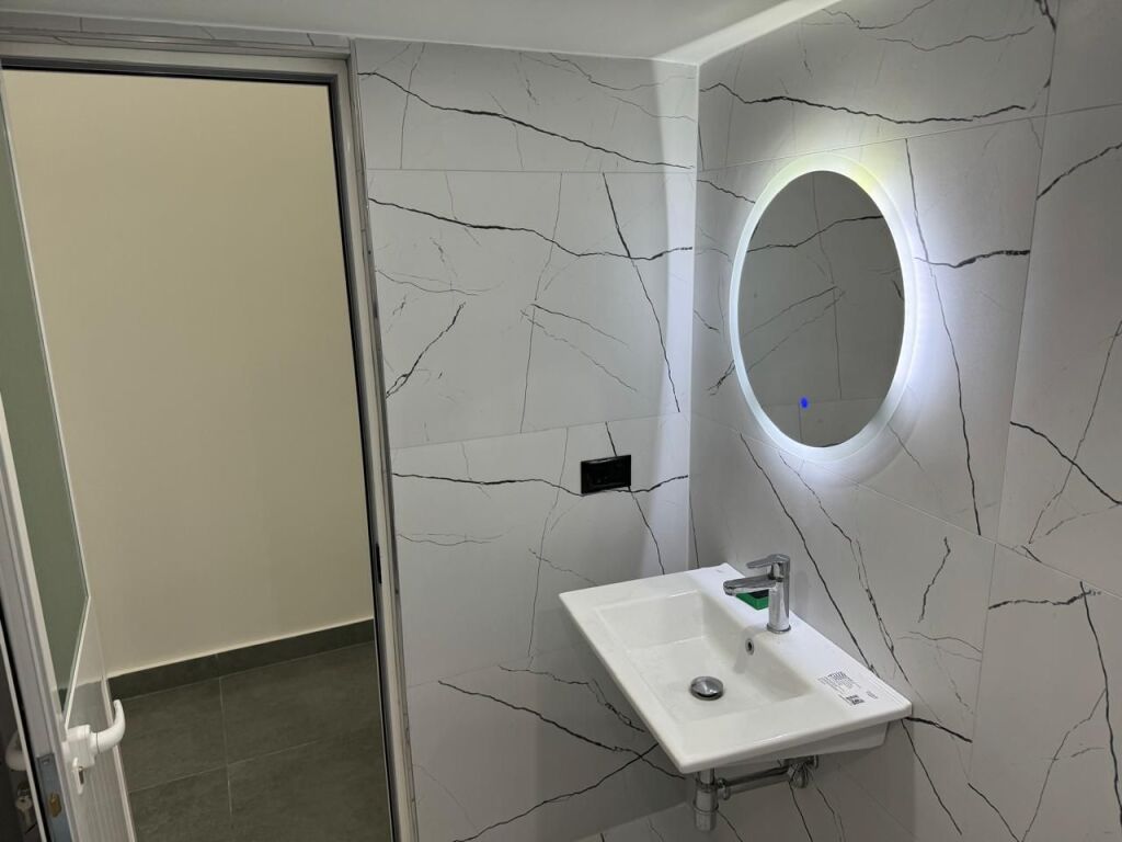LOCALE COMMERCIALE IN AFFITTO CENTRO, DURRES