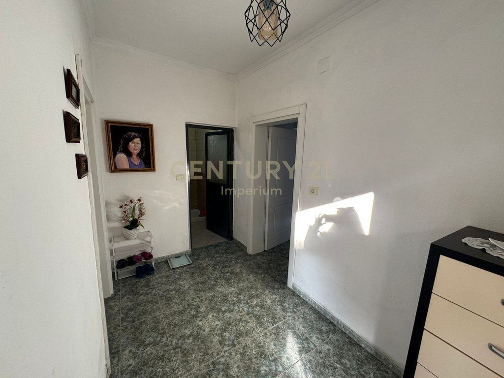 EKSKLUZIVE , Vilë 2-katëshe për shitje – Mundësi ideale banimi dhe investimi