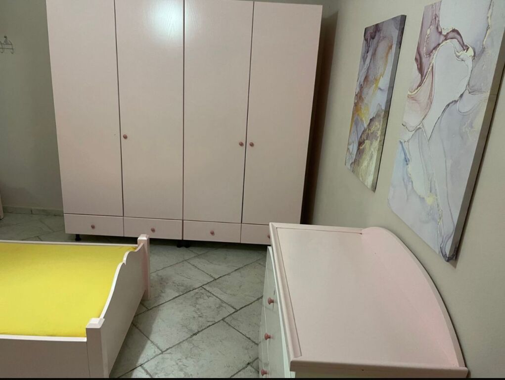 Casa 2+1+2 in affitto, vicino alla Scuola Rossa, via Qemal Stafa, 650 mila lek