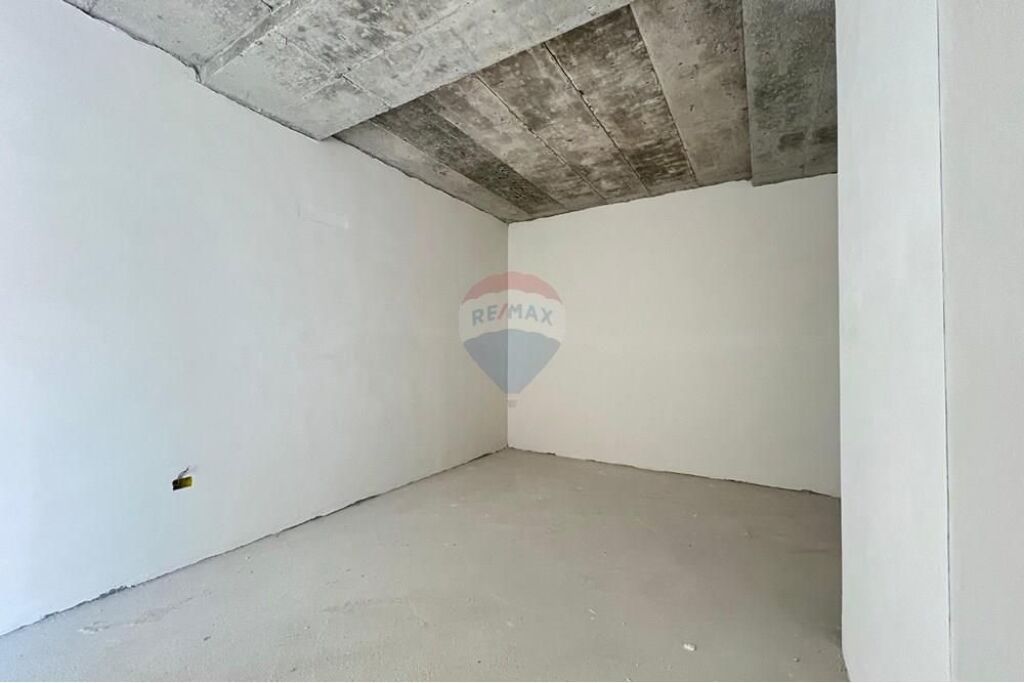 🏡 Apartament 1+1 për Shitje – Lungomare, Vlorë