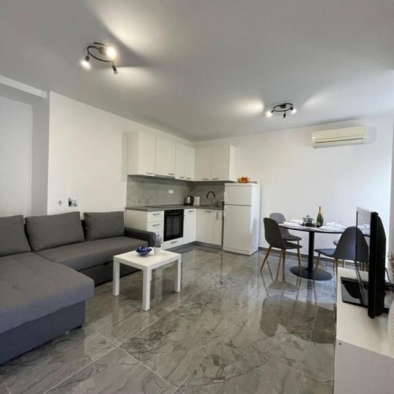 Jepet me qera apartament 2+1 tek Kodra e Dillit vendodhje fantastike pa shkuar tek rezidenca 1 prane Eleonores!