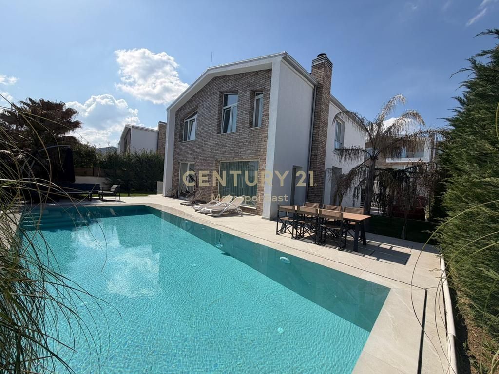 VILLA DI LUSSO IN AFFITTO CON PISCINA VICINO A TEG