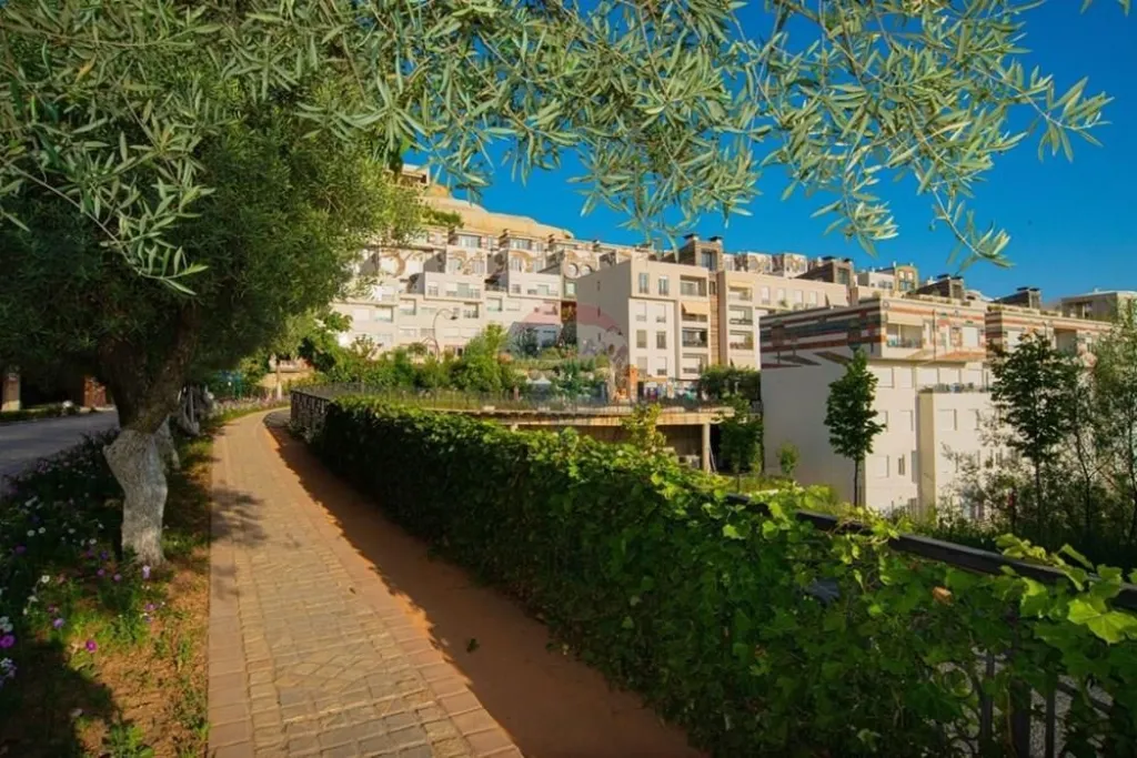 Vilë - Për Shitje - Kodra e Diellit, Tiranë(ID: 530581010-77)