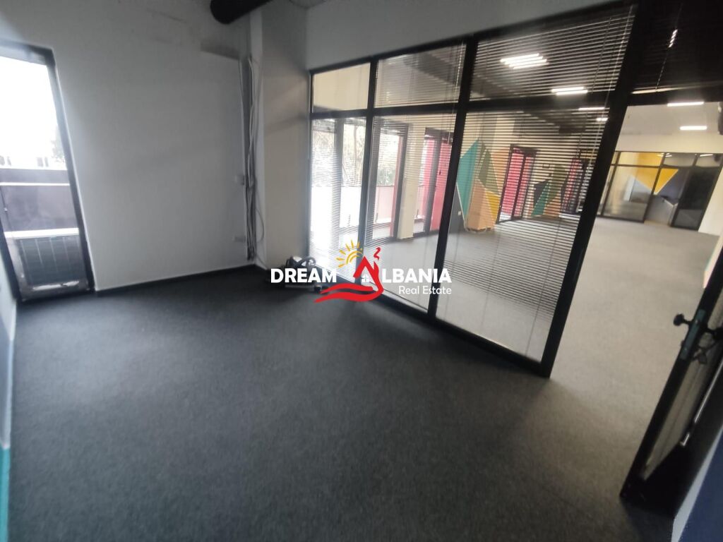 Ambient Biznesi me Qera pranë Kompleksit Arlis (ID 42611411)