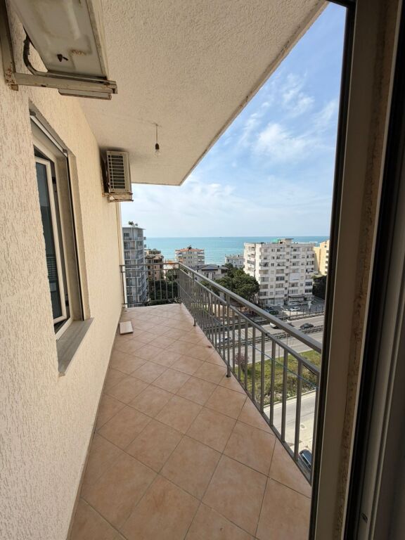 Shitet super apartament me pamje të plotë nga deti! 🌊