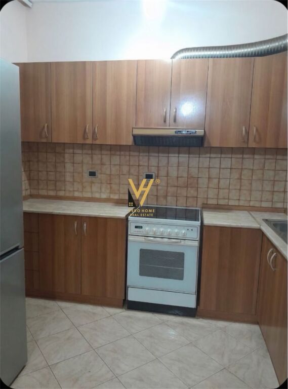 SHITET APARTAMENT 2+1+GARSONIERE TE RR.DURRESIT 200.000 EURO