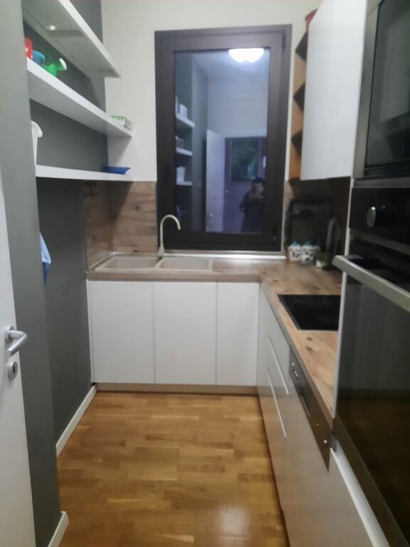 🏡 Apartament 1+1 me Qira – Rruga e Barrikadave 1000 Euro