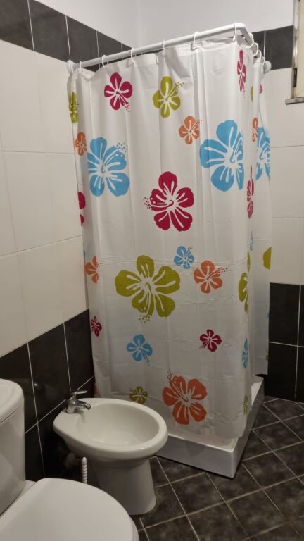 Jepet me qera apartament 2+1 tek ish Stacioni Trenit shume prane Bulevardit Zogu i Pare dhe unazes.