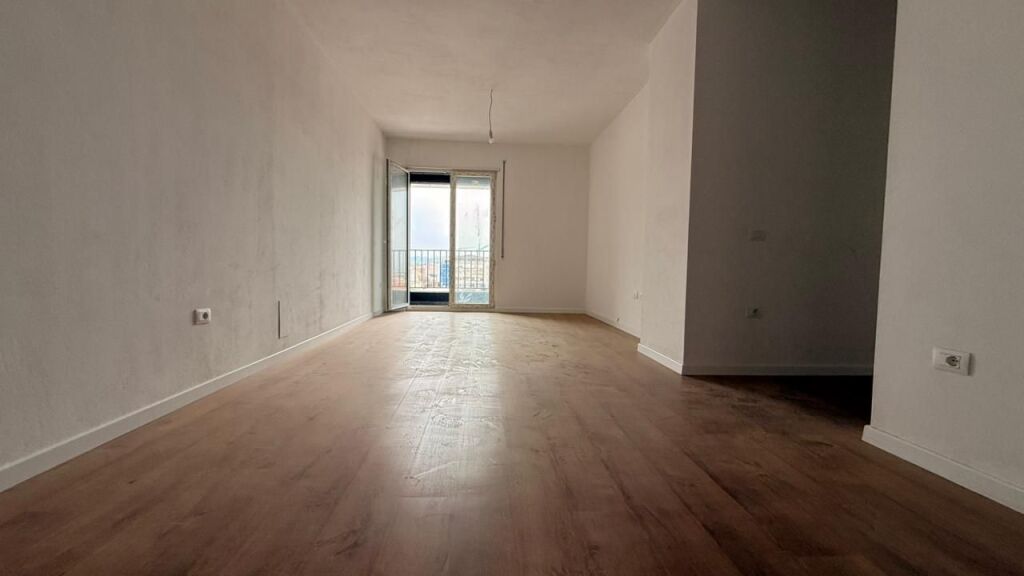 Apartament 2+1+post parkimi per shitje tek 5 Maji ! - Pamja 3