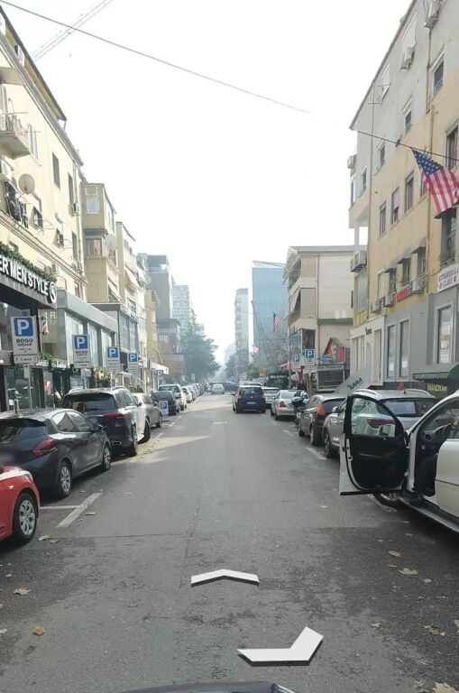 NEGOZIO A BLLOK IN AFFITTO