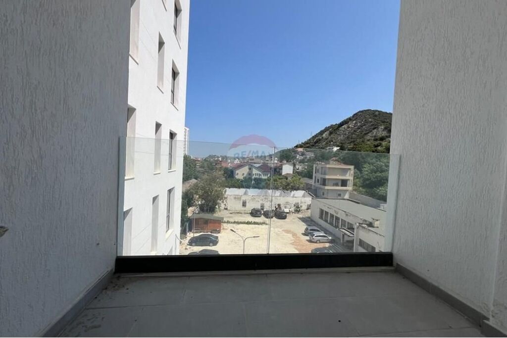 🏡 Apartament 1+1 për Shitje – Lungomare, Vlorë